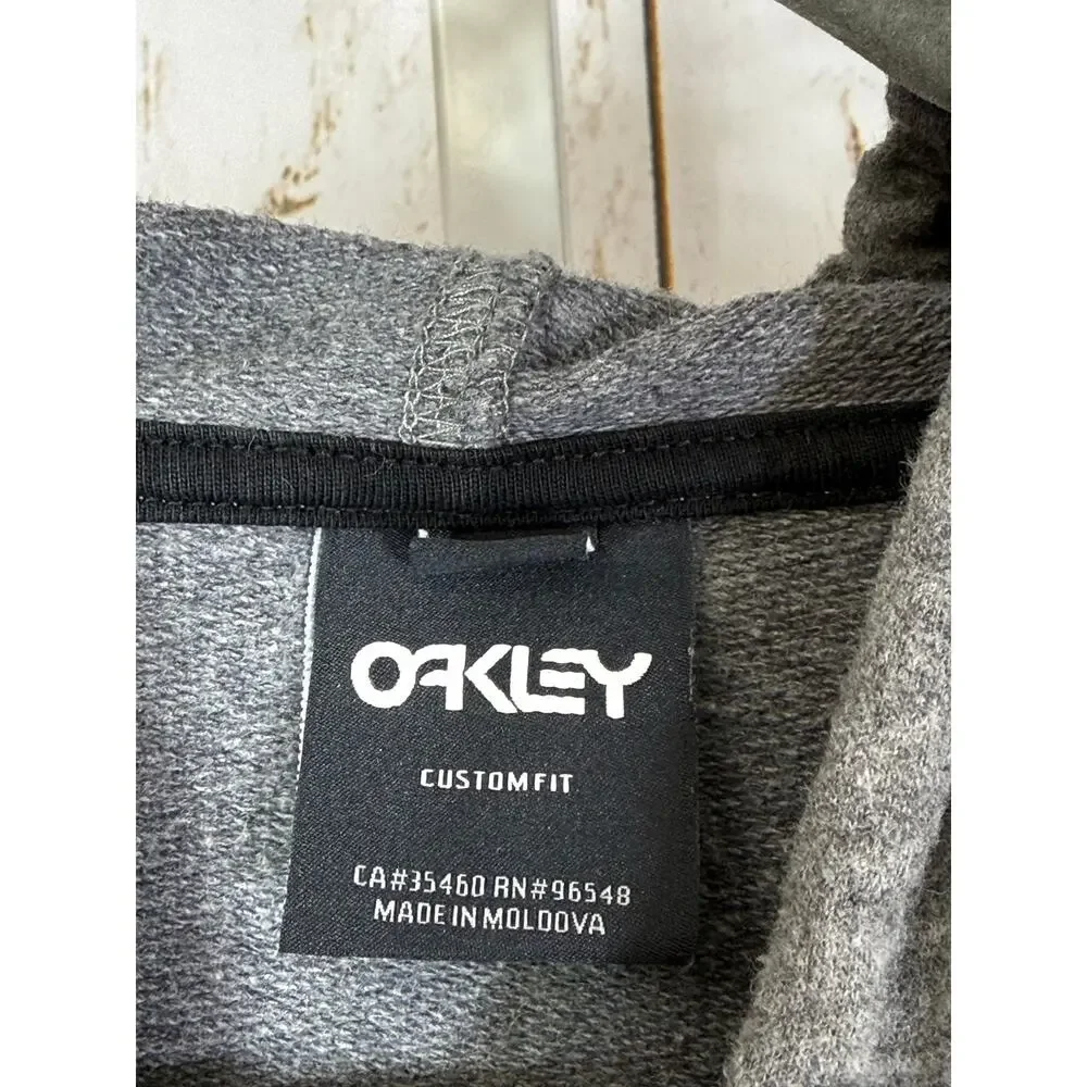 Oakley, Grey Hoodie. Size XL. In excellent condition!